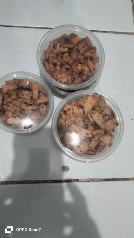 Kripik jengkol balado
